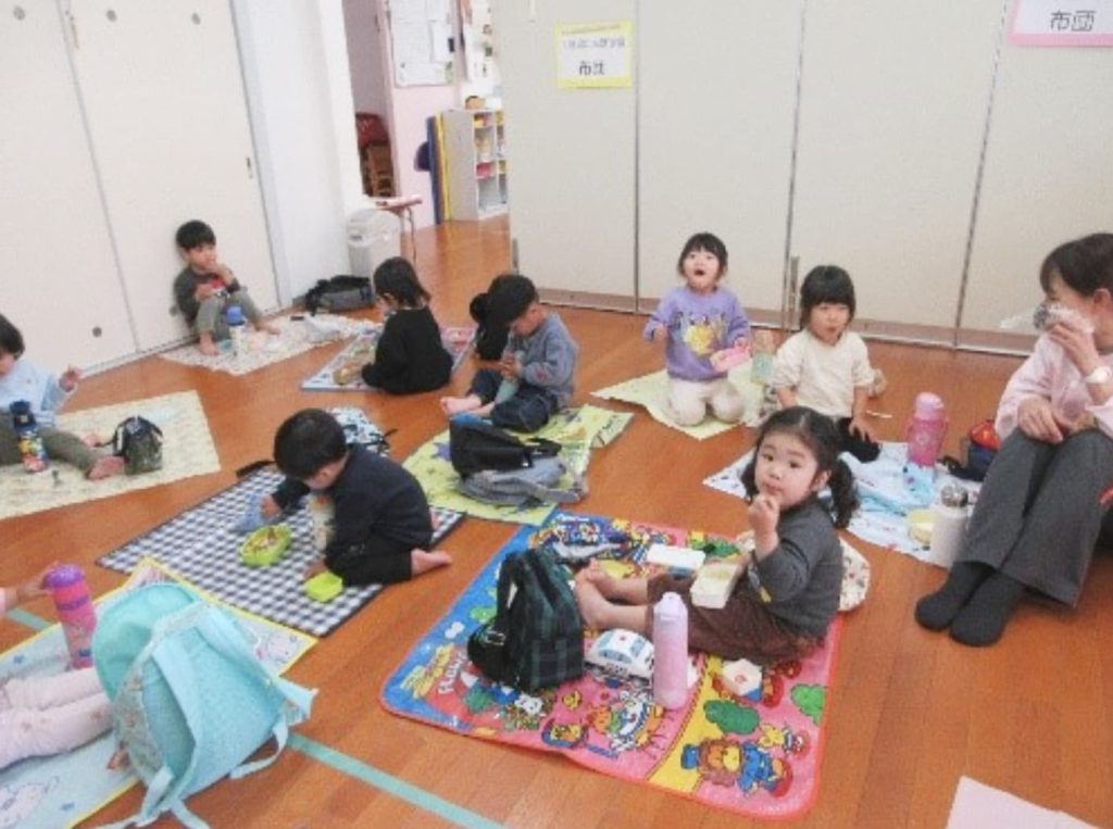 園庭・室内遊びの様子（3歳児）