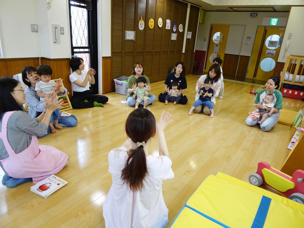 子育て支援センターで楽しいひととき